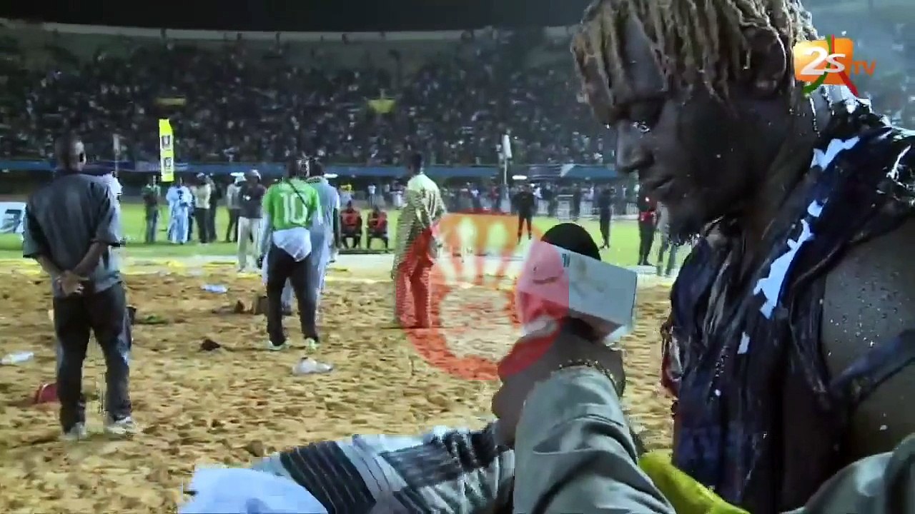 Dérapage de Aziz Ndiaye, Gris bordeaux se prononce en fin : " Sa ma Yaye li la ma wakh ci Azz Ndiaye ..."