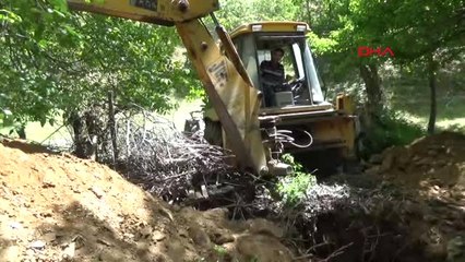 Afyonkarahisar Su Kuyusuna Düşen İneği Afad Kurtardı