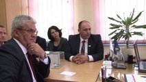 Fazli Hoxha viziton organizatën ''Kryqi i Kuq'' në Gjakovë - Lajme