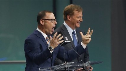 Drew Pearson on David Akers' draft pick announcement: 'Wide right'