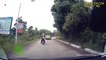 Por imprudentes cuatro motociclistas vietnamitas terminaron en un hospital