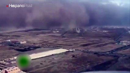 Vea cómo es aterrizar un avión en medio de una tormenta de arena