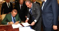 Cumhurbaşkanı Erdoğan Cumhur İttifakı Protokolü'nü Uçakta İmzaladı