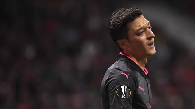 Wenger defends Ozil after Keown criticism