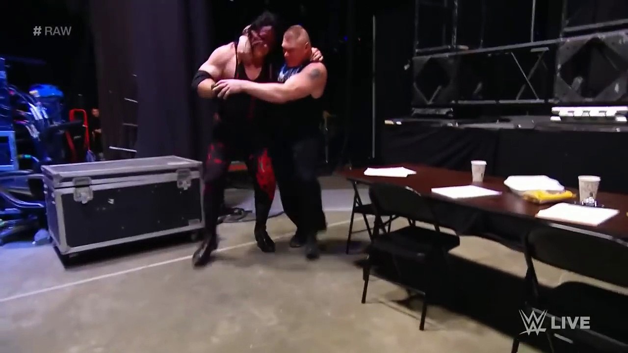 BROCK LESNAR Y KANE BAILANDO "MAYORES" DE BAD BUNNY