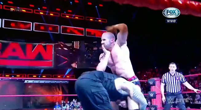 THE SHIELD VS THE MIZ, SHEAMUS Y CESARO EN ESPAÑOL WWE RAW 13/11/17 EN ESPAÑOL
