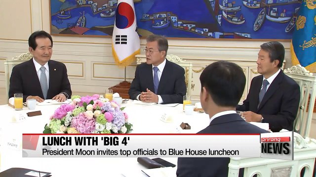 President Moon briefs top officials on outcome of inter-Korean summit