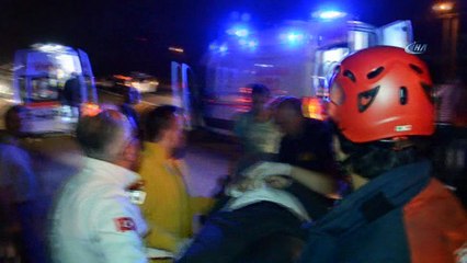 Yolcu otobüsü ile otomobil çarpıştı: 3 Yaralı