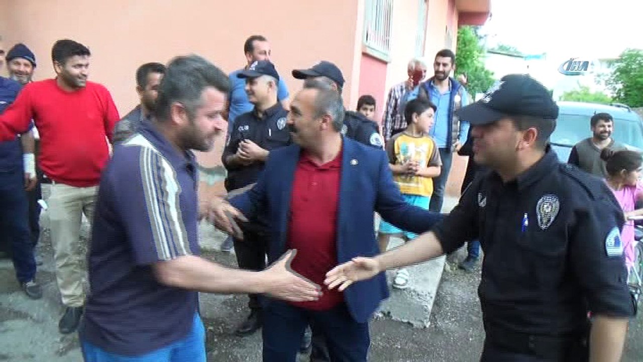 Silahlı kavga ihbarına giden polis ekiplerine pasta sürprizi