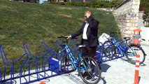 Belediye Başkanı makam aracını bırakıp, bisiklete bindi