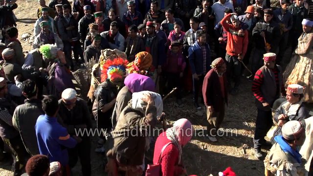Dirty jokes ritual and throwing of ash - Faguli festival in India