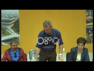 Mbledhja - “Rrokadë” në këshilin e Fierit, socialistët shkarkojnë kryetarin e LSI