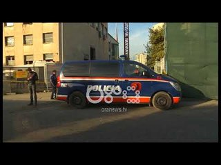 Ora News – Burrë e grua 2 orë mbi vinç, kërkuan takim me Veliaj e Nikollën