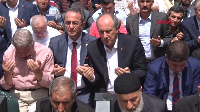 Adaylığı Açıklanan Muharrem İnce, Cuma Namazını Hacı Bayram-ı Veli Camii'nde Kıldı