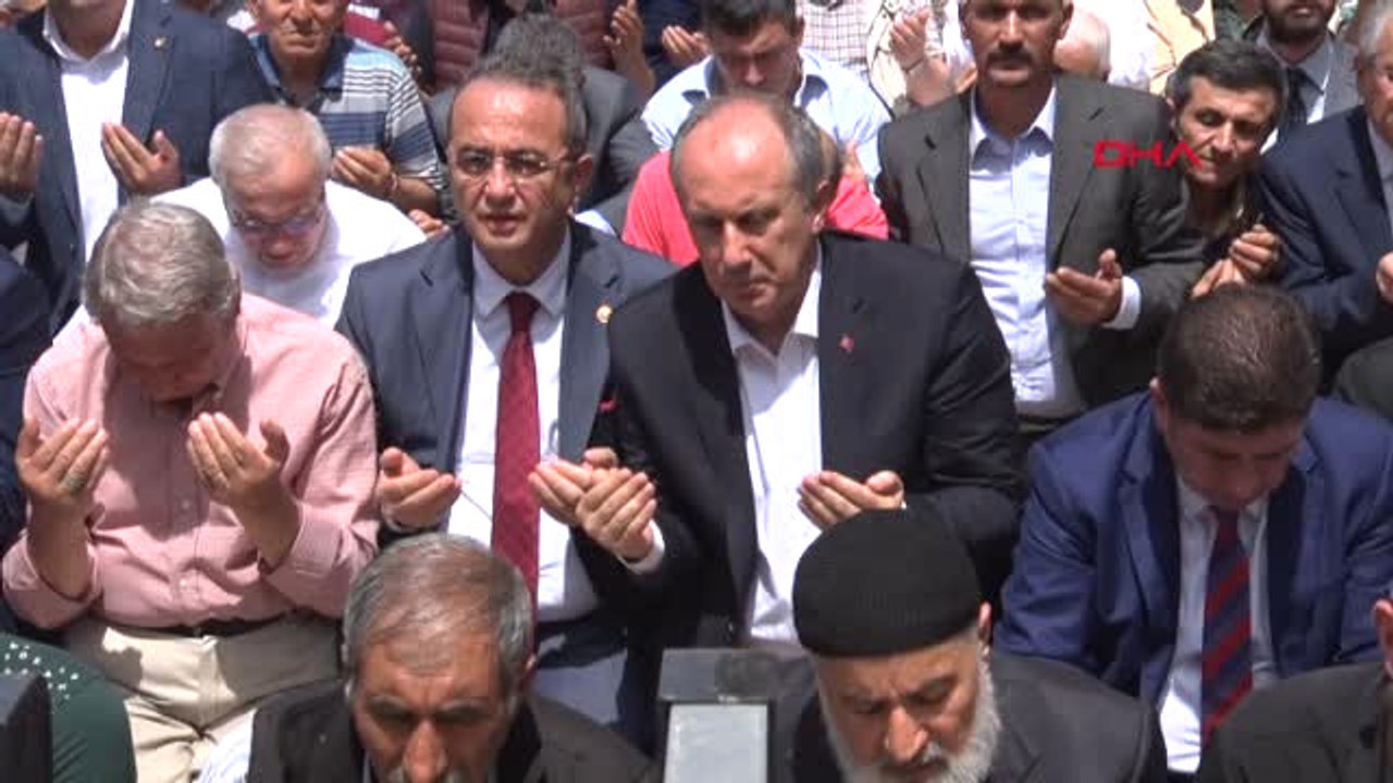 Adaylığı Açıklanan Muharrem İnce, Cuma Namazını Hacı Bayram-ı Veli Camii'nde Kıldı