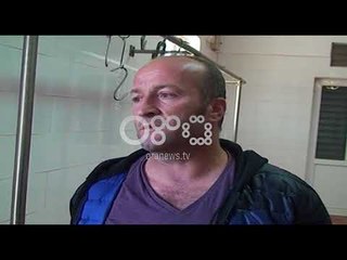 Ora News – Kuçovë, AKU bllokon thertoret, tregtarët: Kemi një javë pa punë