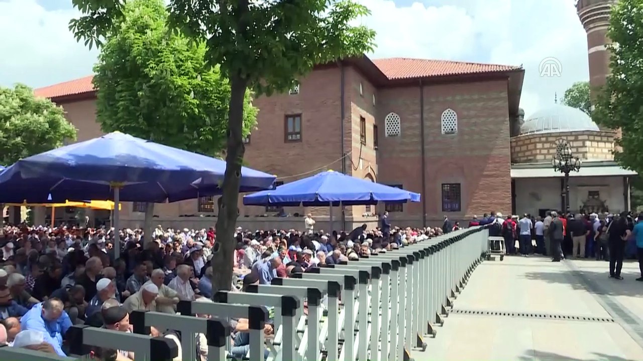 CHP'nin Cumhurbaşkanı adayı İnce, Cuma namazını Hacı Bayram-ı Veli Camisi'nde kıldı - ANKARA