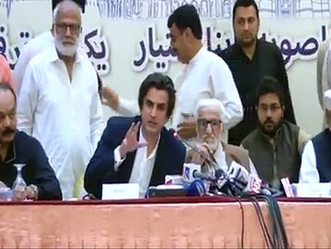 پنجاب میں ن لیگ کی حکومت ہوتے ہوئے پی ٹی آئی کا شاندار جلسہ، اور نواز شریف کہتے ہیں کہ میرا مقابلہ خلائی مخلوق سے ہے!