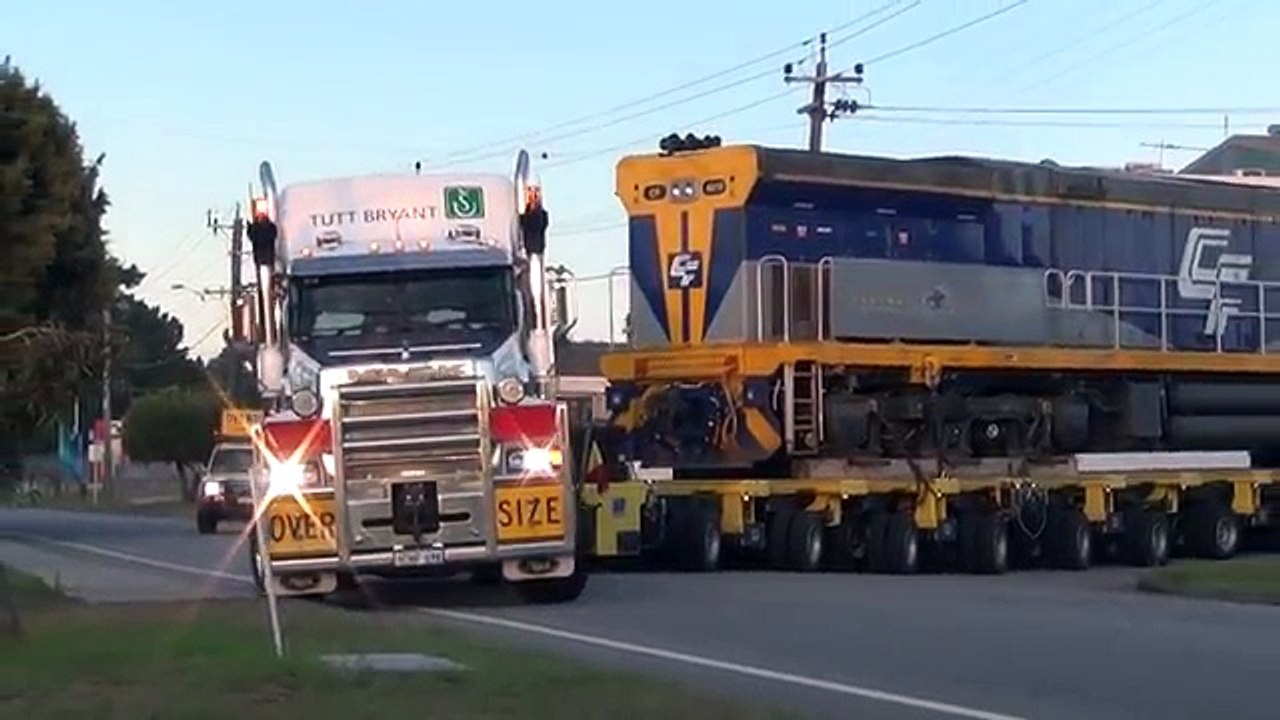 Tutt Bryant moving some C44 aci Locomotives