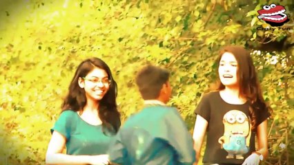 एक छोटे बच्चे ने पब्लिक में किया लड़कियों को प्रपोज़ ! क्या आप मुझसे शादी करोगी !