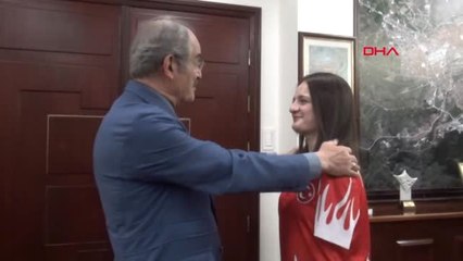 Eskişehir Dünya Şampiyonu Sümeyye'ye Pastalı Kutlama