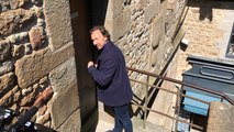 Stéphane Bern en tournage au Mont-Saint-Michel