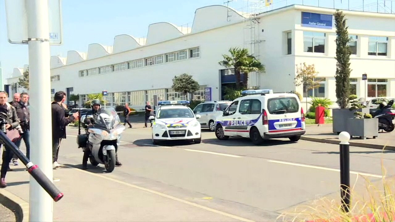 Neymar chega a Paris