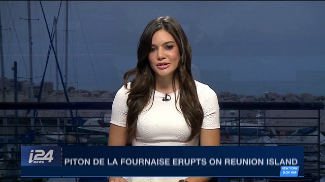 i24NEWS DESK | Piton de la Fournaise erupts on Reunion Island | Friday, May 4th 2018