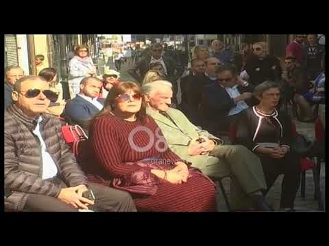 Ora News – Ambasadori Lu larg politikës në Tiranë, shijon “Ditën Amerikane” në Korçë