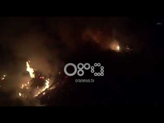 Ora News – Zjarr pranë zonës së plazhit në Sarandë