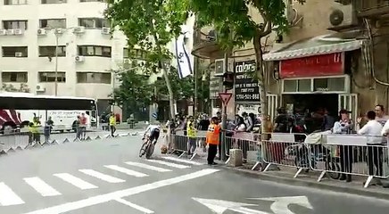La grosse  chute de Chris Froome lors de l'entraînement