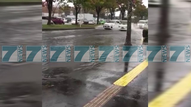 TAJFUNI “LAN” GODET JAPONINE DHE SHKAKTON TRE VIKTIMA - News, Lajme - Kanali 11