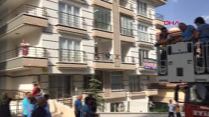 Annesini Bıçaklayıp, Bebeğini Balkondan Attı- Yeniden