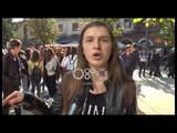 Ora News – Bashkia Dibër kthen në zyra godinën e gjimnazit, nxënësit në protestë