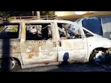Ora News - Sarandë, zjarr pranë një servisi, digjen 3 makina