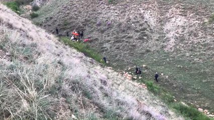 Bayburt'ta Kamyonet Uçuruma Yuvarlandı: 4 Yaralı