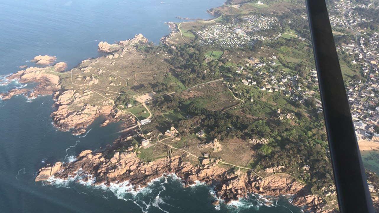 Vol en ULM au-dessus de la Côte de Granit Rose