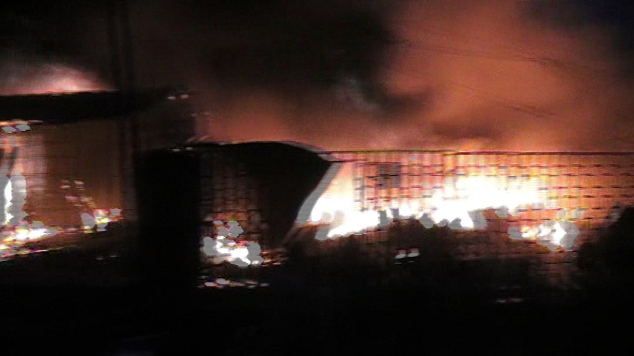 les flamme de l incendie du marche de soubre a partir de 3 h du matin