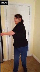 Ils demandent à leur mère de faire la Floss Dance et c'est hilarant