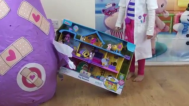 NEW DOC MCSTUFFINS TOY HOSPITAL SUPER GIANT EGG SURPRISE + SONGS | The Disney Toy Collector