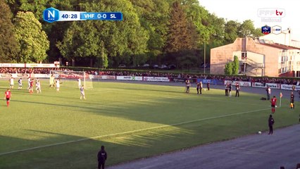 La tête de DEQUAIRE est captée par HAUTBOIS;