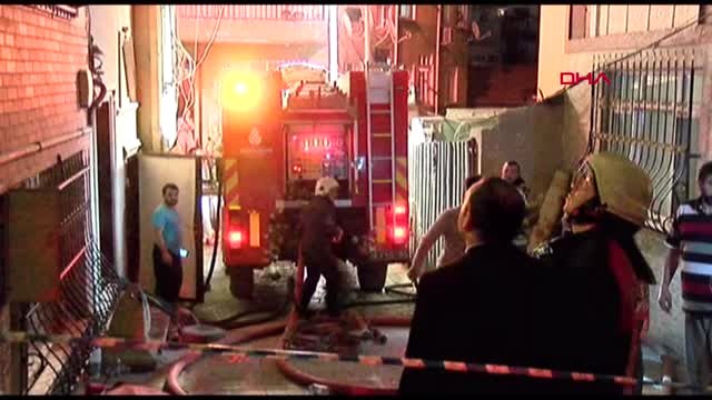 Beyoğlu'nda Yangın: 2 Kişi Dumandan Etkilendi