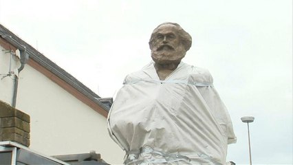 Juncker opens exhibition to Karl Marx