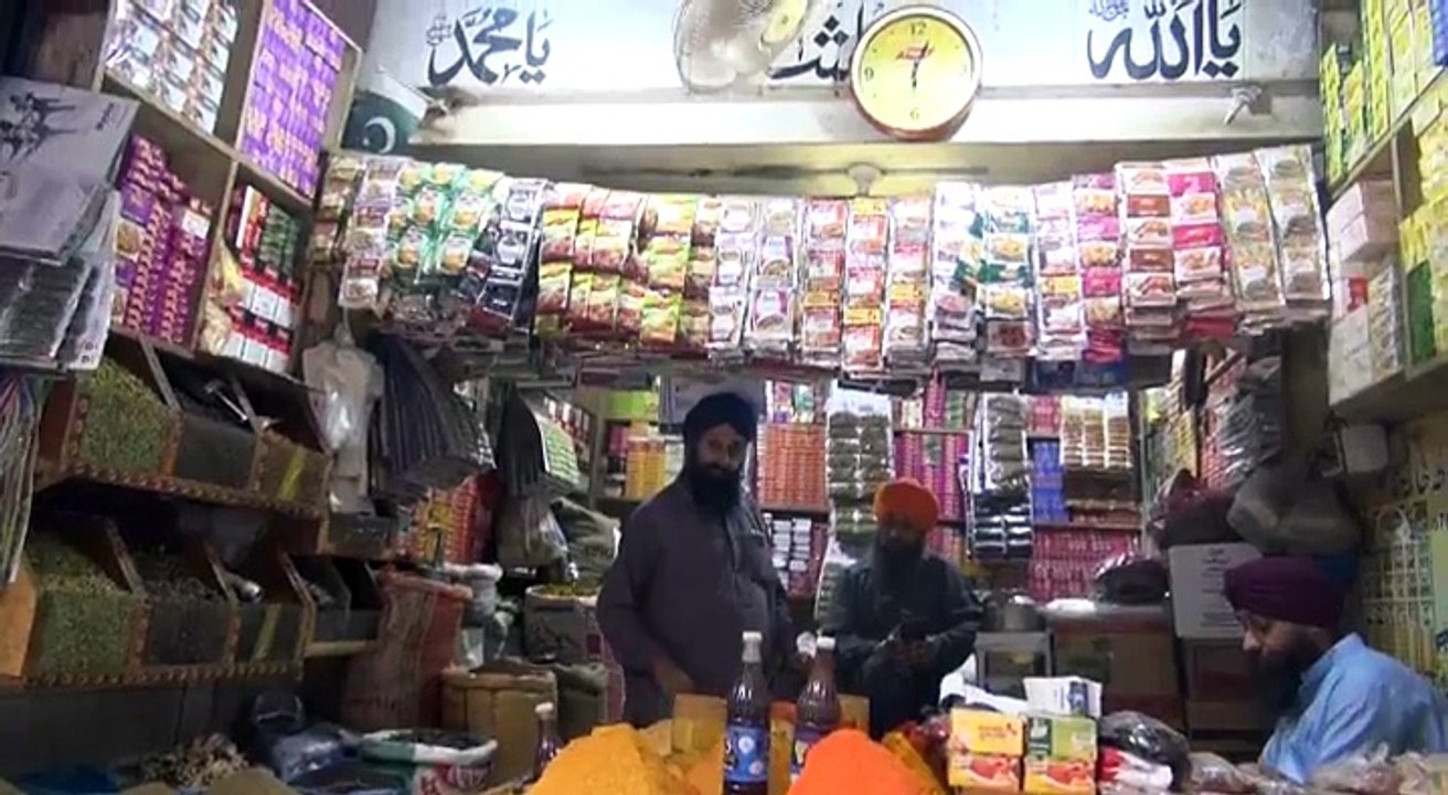 ايندرجيت سينګ د پېښور پوهنتون  يواځینی د سیک مذهب منونکی محصل یا زده کوونکی دی۔ د ايندر جيت سنګ خپل کور په خېبر ايجنسۍ کې دی خو نن سبا د خپلې کورنۍ سره په پيښور