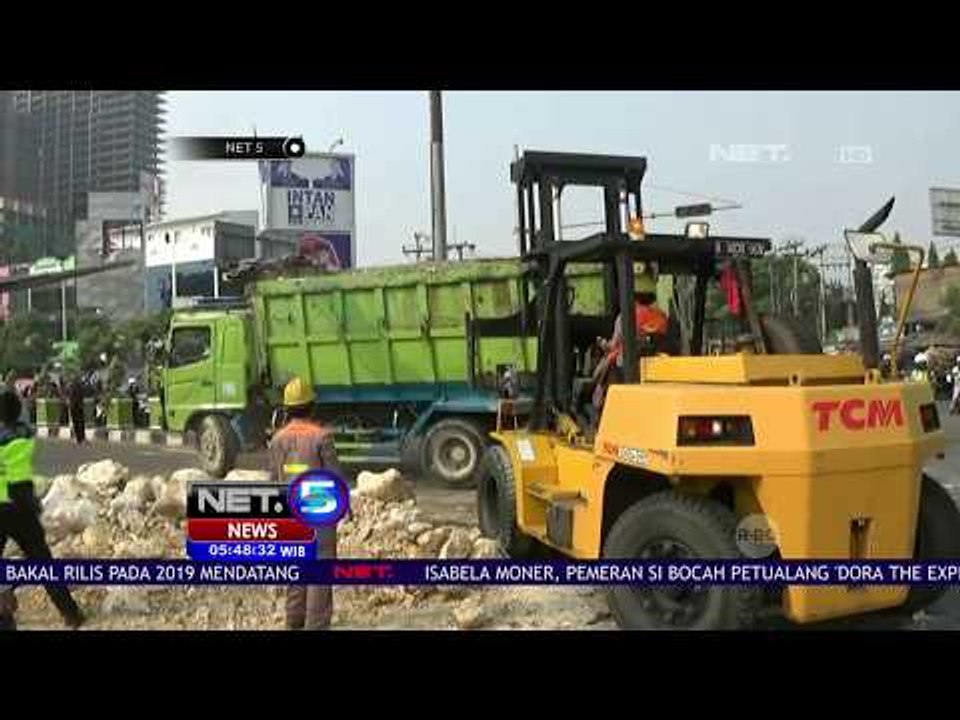 News Flash, Truk Bermuatan Batu Terguling Akibat Kelebihan Muatan - NET 5
