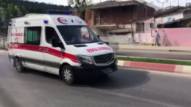 Sultanbeyli'de kadın sürücünün kullandığı araç su kanalına uçtu
