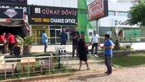 Antalya'da kar maskeli dövizci soygunu...Görevli kadını kelepçe takarak etkisiz hale getirip 25 bin TL ve 8 bin euro aldılar