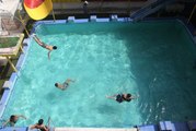 Suriyeliler Bilardo Salonunu Yüzme Havuzuna Çevirdi