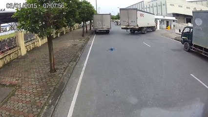 2 gars en scooter font les cons [FAIL]