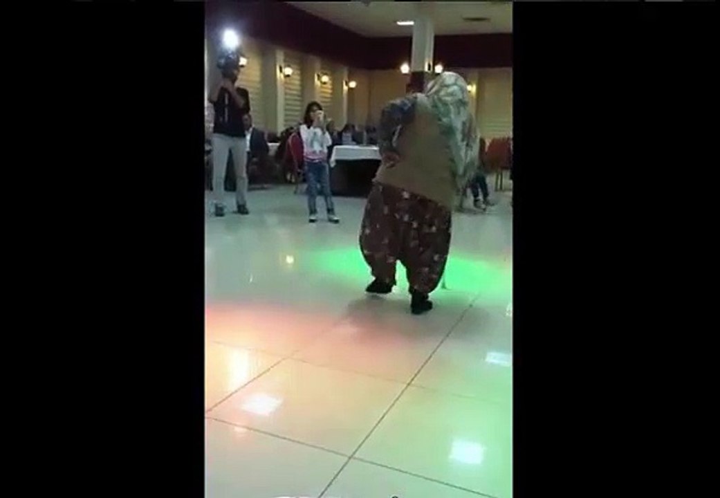 Topal Böyle Oynanır Helal 'Sevimli Teyze'